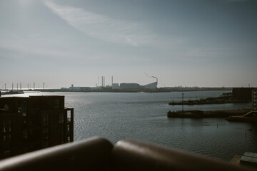 Steam spreading around industry infrastructure illustrates sustainability where clean energy lowers emission flow, advances efficiency outcomes and maintains an environment process shaping transition.