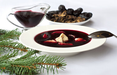Christmas beetroot soup (borscht) with dumplings, mushrooms and dried plums
