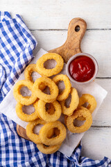Golden onion rings with ketchup sauce