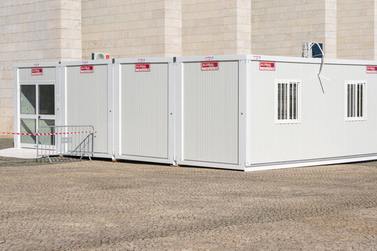 Modular prefabricated portable cabins providing temporary accommodation