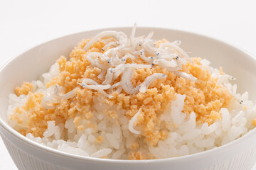 サーモンフレークと釜揚げしらす　ご飯