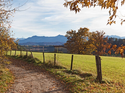 Herbstspaziergang auf dem Ostersee-Rundweg bei Iffeldorf (S&uuml;dbayern)