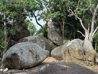 le Stone park de Khao Hin Thoen, un Sidobre tha&iuml;landais, amas de roches granitiques &eacute;normes en Tha&iuml;lande