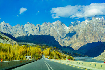 Naklejka premium Majestic view of the Passu cones from the Karakoram highway