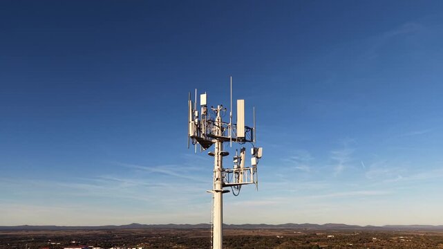 Torre de Telecomunicaciones en Orbital: Impacto Invisible en el Entorno Humano