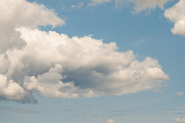 blue and white background, in the photo blue sky and white clouds