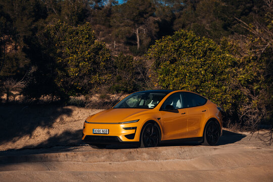 Tesla Model Y Performance facelift 2025 at the sunset