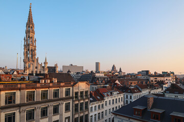 Obraz premium Brussels City Hall Spire Rising Above Rooftops at Golden Hour, Belgium