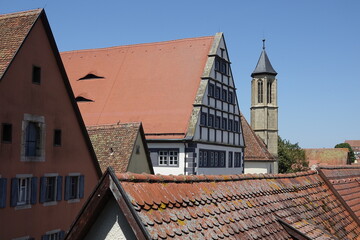 Fachwerkhaus und Spitalkirche in Rothenburg ob der Tauber