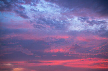 Obraz premium Beautiful bright sunset sky with colorful clouds. Sky background.