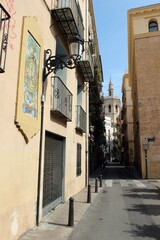Obraz premium Carrer de la Corretgeria, Valencia, looking towards the Cathedral.
