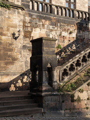 Altstadt Ansicht Sandsteingebäude mit Treppe an der Alten Universität