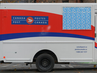 Fototapeta premium Canada Post / Postes Canada vehicle at the Toronto Santa Claus Parade, 2025
