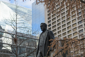 Fototapeta premium Statue of Sir Adam Beck by Emanuel Hahn located at 250 University Av, Toronto