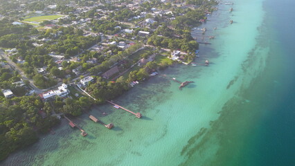 Barcos y costas turquesa aérea