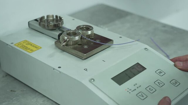 A tensile testing device. Cable breaking force measurement