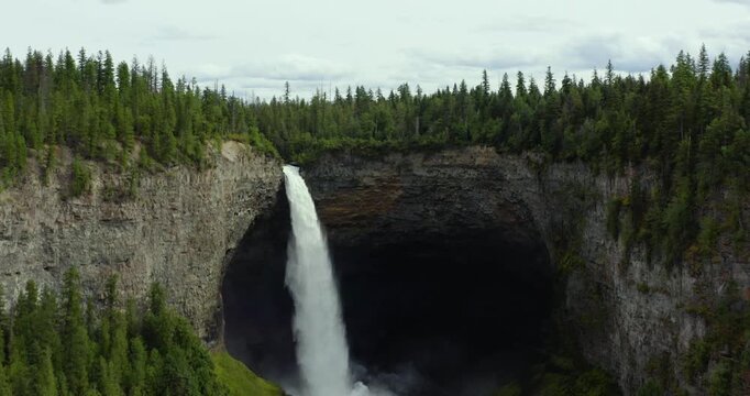 Stunning drone footage of Helmcken Falls cascading dramatically into the canyon along the Murtle River in Wells Gray Provincial Park, British Columbia. A powerful natural canadian landscape.