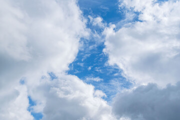 秋の山から見た空　雲が多い日11