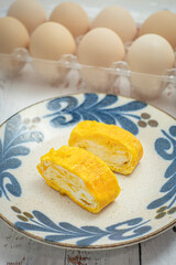 お皿の上の美味しそうな卵焼き