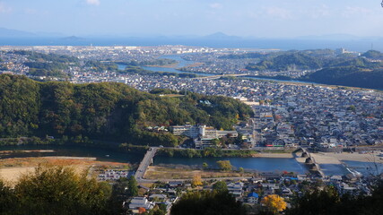 国城天守閣からの岩国基地方向3