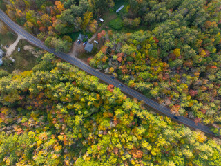 Naklejka premium Top view of fall foliage forest in Tuftonboro historic town center, New Hampshire NH, USA.