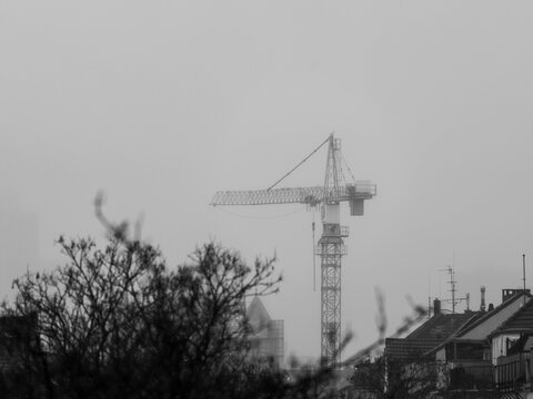 Crane in the foggy Sunset of Duesseldorf in Black and White Germany in November 2025 - City DevelopementHigh quality photo