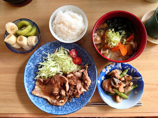 A typical menu item at a Japanese diner: Pork shogayaki set meal (ginger pork set), recommended rice, soup, and dessert included / 日本の大衆食堂の定番メニュー～豚肉の生姜焼き定食(しょうが焼きセット)，おすすめのライス・椀物，デザート付き例
