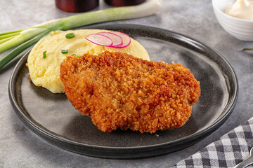 Chicken schnitzel with mashed potatoes
