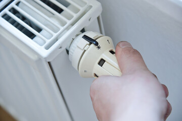 heizung, heizkosten, runterdrehen, aufdrehen, nebenkosten, heizkostenabrechnung, nebekostenabrechnung, nachzahlung, wechsel, anbieterwechsel, heizen, w&auml;rme, teuer, business, hand, technik, finger, anl