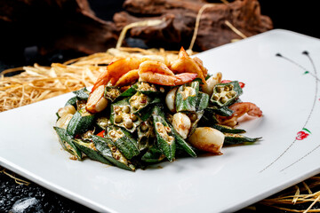 Garlic Shrimp Stir-fried with Okra