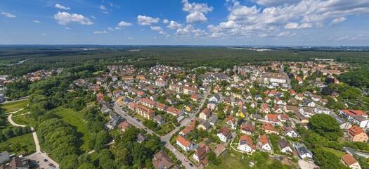 Ausblick auf den Markt Feucht im Kreis Nürnberger Land in Mittelfranken im Frühling