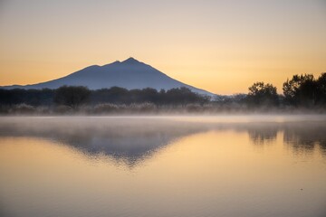 茨城県筑西市　母子島遊水地の筑波山と日の出
