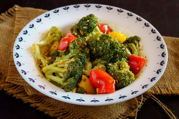 Broccoli Bell Pepper Stir Fry | Healthy Veg Stir Fry | Asian Style Broccoli and Peppers | Colorful Vegan Vegetable Dish | Quick Clean Eating Recipe
