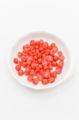 ciotola in porcellana bianca con piccoli pomodori variet&agrave; datterino a tocchetti