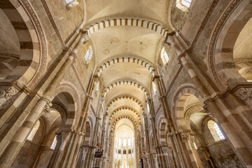 Fototapeta premium Vezelay Basilica Sainte Marie Madeleine nave arches ceiling