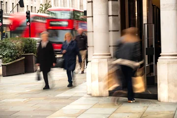 Fototapete Londoner Roter Bus Iconic red double-decker bus and blurred pedestrians on Regent Street, London  © William