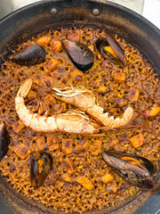 Une paella aux fruits de mer à Barcelone, en Espagne.