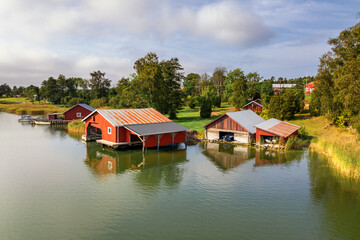 Obraz premium drone view of traditional farms and boat houses near Hallo in the northwest of the Aland Island archipelago