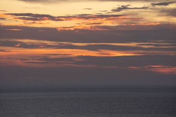 붉게 물든 아름다운 하늘