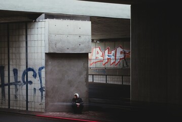 Naklejka premium alone in big city