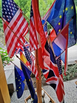 B&uuml;ndel von internationalen Flaggen