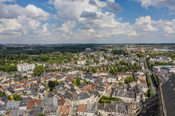 Fototapeta premium Vue sur la ville depuis le haut de la Tour de la Cathédrale Saint-Étienne de Bourges en France
