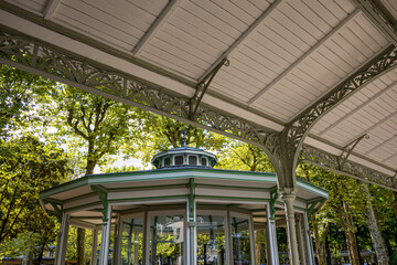 Le Kiosque et les Galeries Couvertes du Parc des Sources de Vichy en France