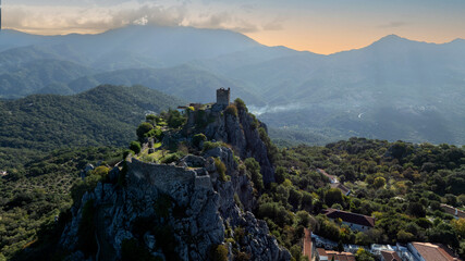 Vista aérea del castillo del águila en el municipio de Gaucín, Andalucía
