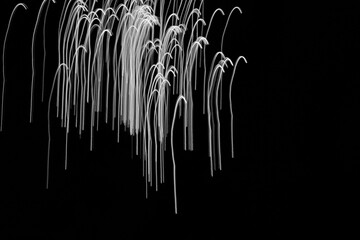 malowane światłem, obraz świetlny z wzorami i kształtami, abstrakcyjna fotografia z poruszającymi się światłami, Blurred Light painting, białemaziaje świetlne, light painting photography, abstarct 