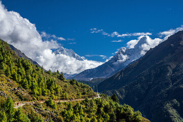 Fototapeta premium Trekking route to the Everest base camp from Namche bazar to Tengboche with Lhotse and Ama Dablam mountains on the horizon.