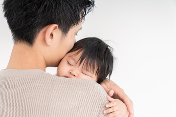 お母さんと赤ちゃん　眠る