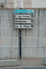 Directional signs for Campos Martires de Patria, Saldanha, Maternidade and Pra&ccedil;a Jos&eacute; Fontana.