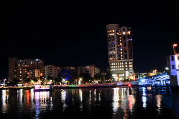 Fototapeta premium Tampa, Florida USA - Nov 28, 2025: the night landscape of Hillsborough and Tampa Downtown