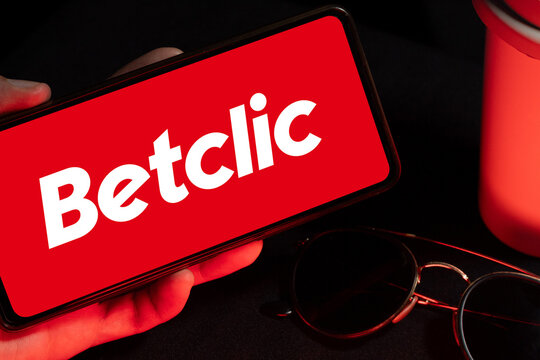 Interfaccia del sito Betclic Casino che mostra slot e giochi da tavolo